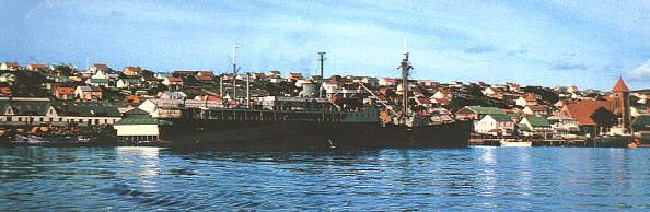 Foto del ARA Bahía Buen Suceso en el Apostadero Naval Malvinas