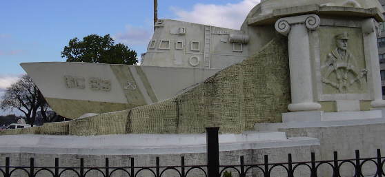 Detalle del monumento al guardacostas en Buenos Aires (Cf. ordenanza municipal 52225) - Fuente: Daniel G. Gionco