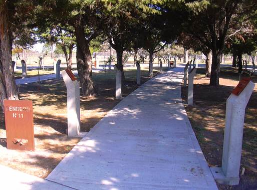Foto del Paseo de las Malvinas; ubicado en el Parque Indoamericano de Buenos Aires - Fuente: Daniel G. Gionco