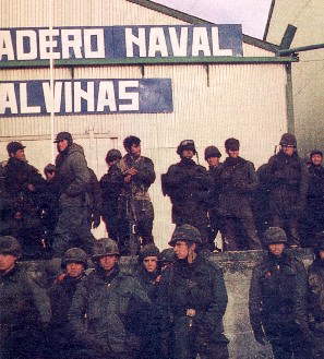 Foto de soldados del BIM 5 en el Apostadero Naval Malvinas - Fuente: Gente