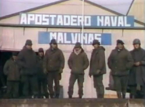 Foto de soldados en el Apostadero Naval Malvinas en 1982 - Fuente: Steve Johnson