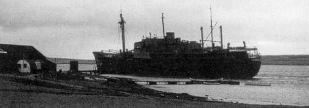 Foto del ARA Bah&iacute;a Buen Suceso en Bah&iacute;a Fox Este (1982) - Fuente: Daniel Haines