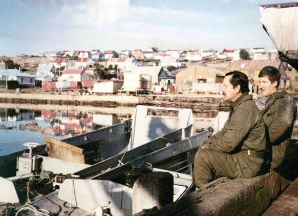 Foto de las 2 EDPV en Puerto Argentino - Fuente: Ricardo Vélez y Gustavo Bonaudo