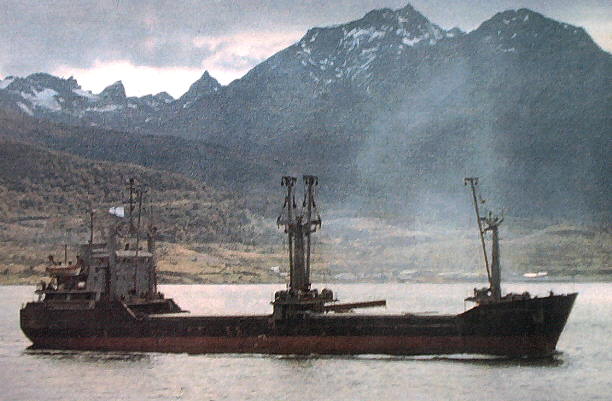 Foto del ARA Isla de los Estados en el Canal Beagle viajando a las Malvinas - Fuente: Ricardo Burzaco