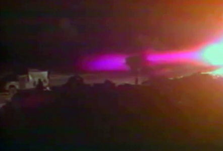 Fotograma de la histórica filmación del 12 de junio de 1982, en la zona de punta Hookers (Isla Soledad) - Fuente: Carlos Ríes Centeno