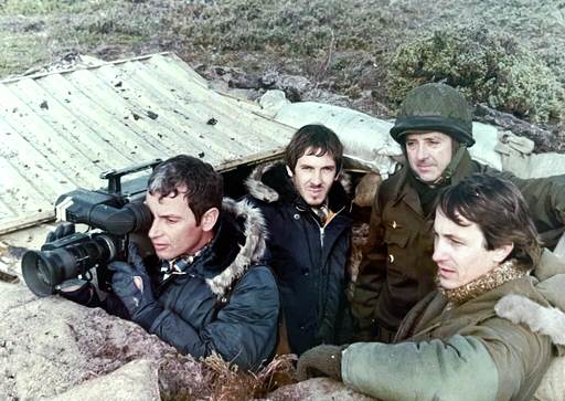 Foto de A. Lamela, M. Novo, A. Gaffoglio y N. Kasanzew en el aeropuerto de P. Argentino (Mayo de 1982) - Fuente: Adolfo Gaffoglio