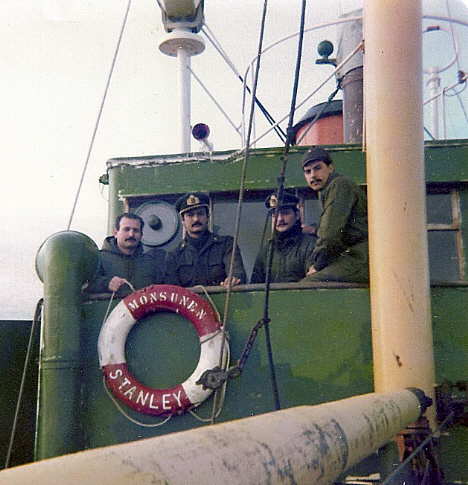 Foto del puente del Monsunen durante la Guerra de las Malvinas - Fuente: Adolfo Moore