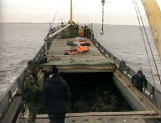 Foto del Monsunen en las Malvinas, transportando tropas - Fuente: Steve Johnson