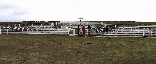 Foto del cementerio argentino de Darwin (Argentina) - Fuente: Keith Padgett