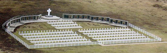 Vista aérea del cementerio de Darwin (Isla Soledad) - Fuente: Comisión de Familiares de Caídos en Malvinas e Islas del Atlántico Sur