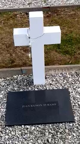 Foto del sepulcro de Juan R. Turano en el cementerio militar argentino de la isla Soledad (Sector A - Fila 4 - Tumba 12) - Fuente: Alejandro O. Diego