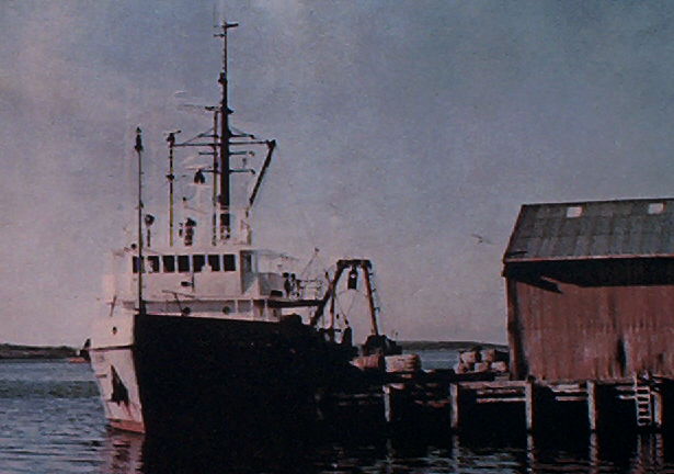 Foto del Yehu&iacute;n en el muelle del Apostadero Naval Malvinas (IMO 6801028) - Fuente: Chacho Rodr&iacute;guez Mu&ntilde;oz