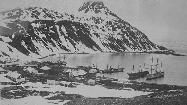 Foto de la caleta Cap. Vago y Grytviken - Fuente: B.C.R.A. - Biblioteca Tornquist
