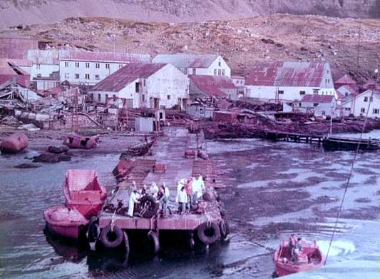 Foto del desembarco argentino en Puerto Leith en 1982 (Georgias del Sur) - Fuente: Héctor Osvaldo Caime