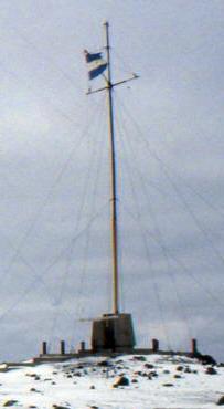 Foto del m&aacute;stil de la base Corbeta Uruguay (Grupo Thule del Sur)- Fuente: Carlos E. Court Lucero